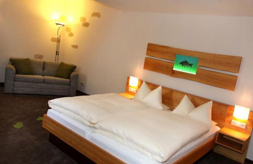 Karpfenhotel & Herrenhaus Im Gasthaus Sindel-Buckel Feuchtwangen Værelse billede